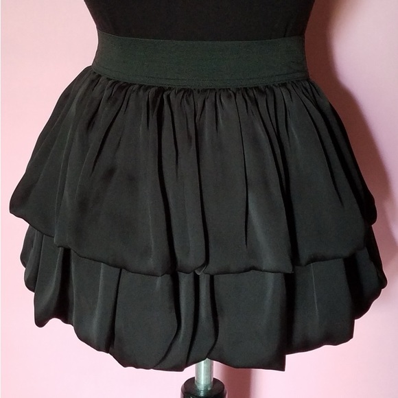 •HP• Tiered Mini Skirt - Picture 2 of 7